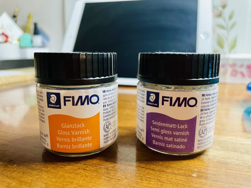 Iniziare a creare con argilla polimerica - attrezzi e materiali essenziali - finiture vernici opache e lucide fimo